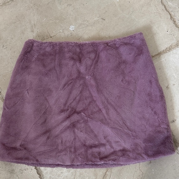 Dresses & Skirts - Purple pink Faux Fur Mini Skirt Sz L